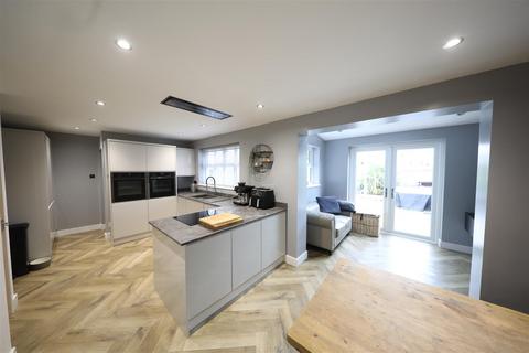 4 bedroom detached house for sale, Broadland Drive, Hull