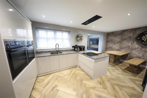 4 bedroom detached house for sale, Broadland Drive, Hull