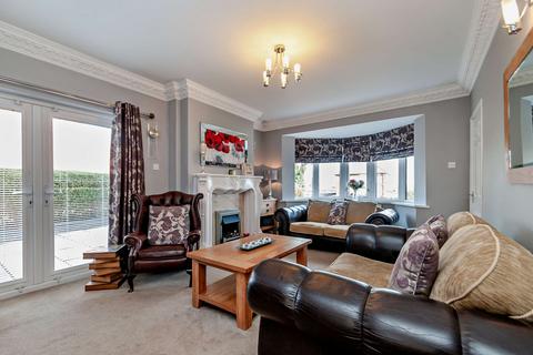 4 bedroom detached house for sale, Hillcrest Drive, Townville, Castleford, West Yorkshire, Wakefield