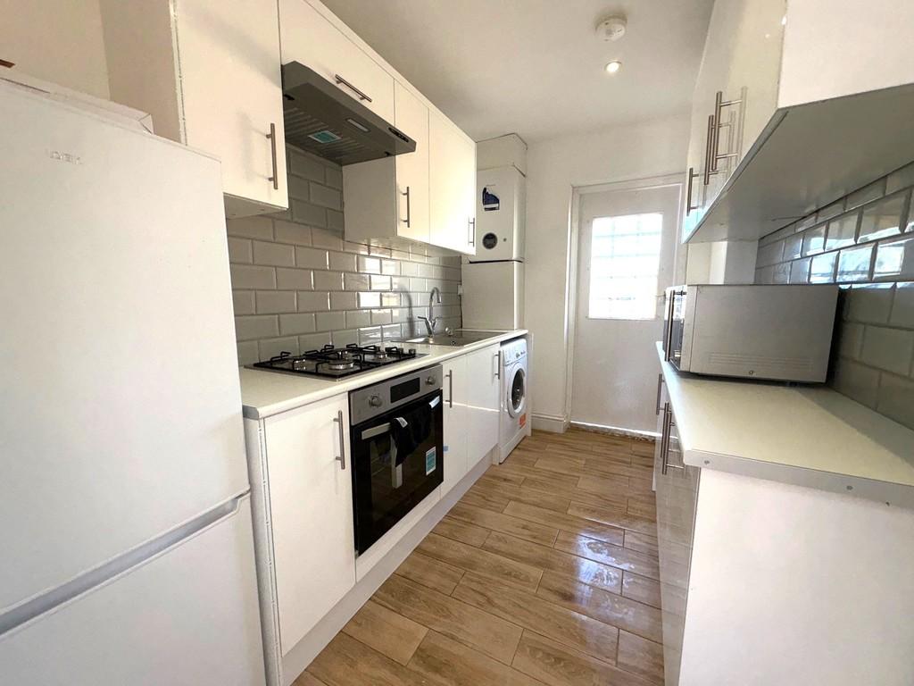 418 Eastcote Lane Kitchen