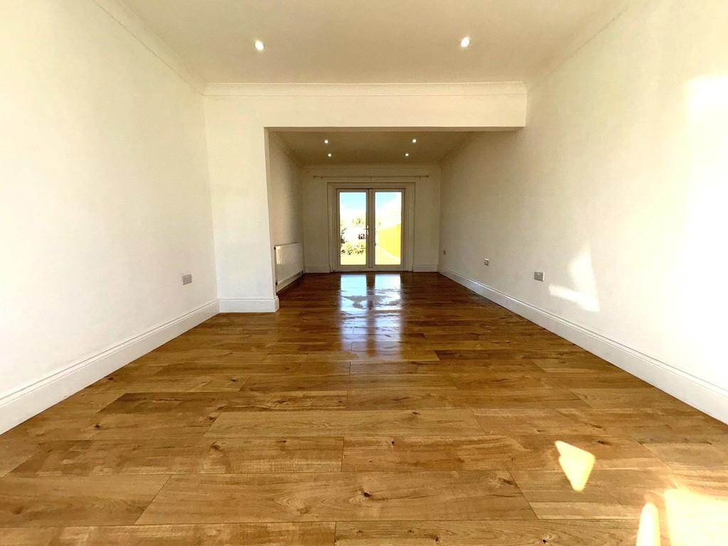 418 Eastcote Lane Rec2