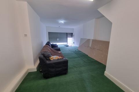 Shop to rent, Manchester Road, Bradford, BD5