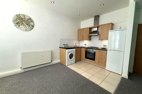 2 bedroom ground floor flat to rent, Waverley Road, Southsea Unfurnished