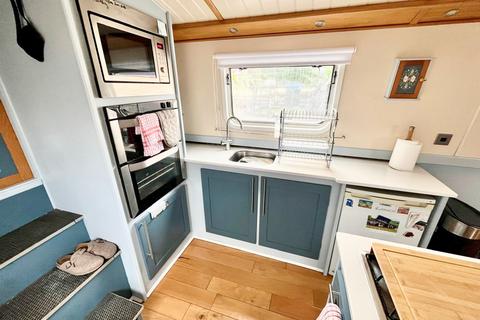 1 bedroom property for sale, Thames Ditton