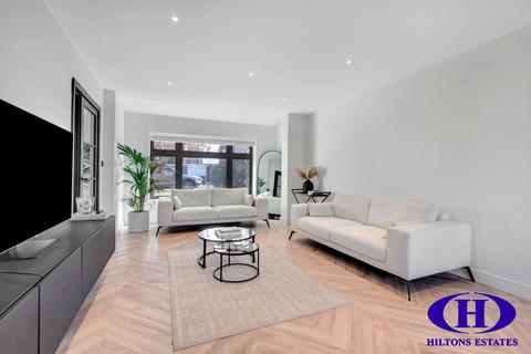 16 Bradshaw Close, Windsor, SL4 5PS