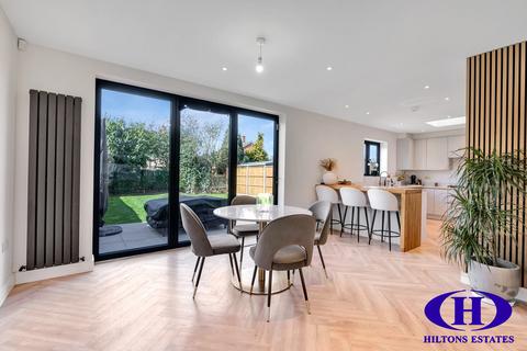 16 Bradshaw Close, Windsor, SL4 5PS