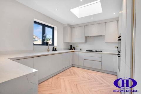 16 Bradshaw Close, Windsor, SL4 5PS