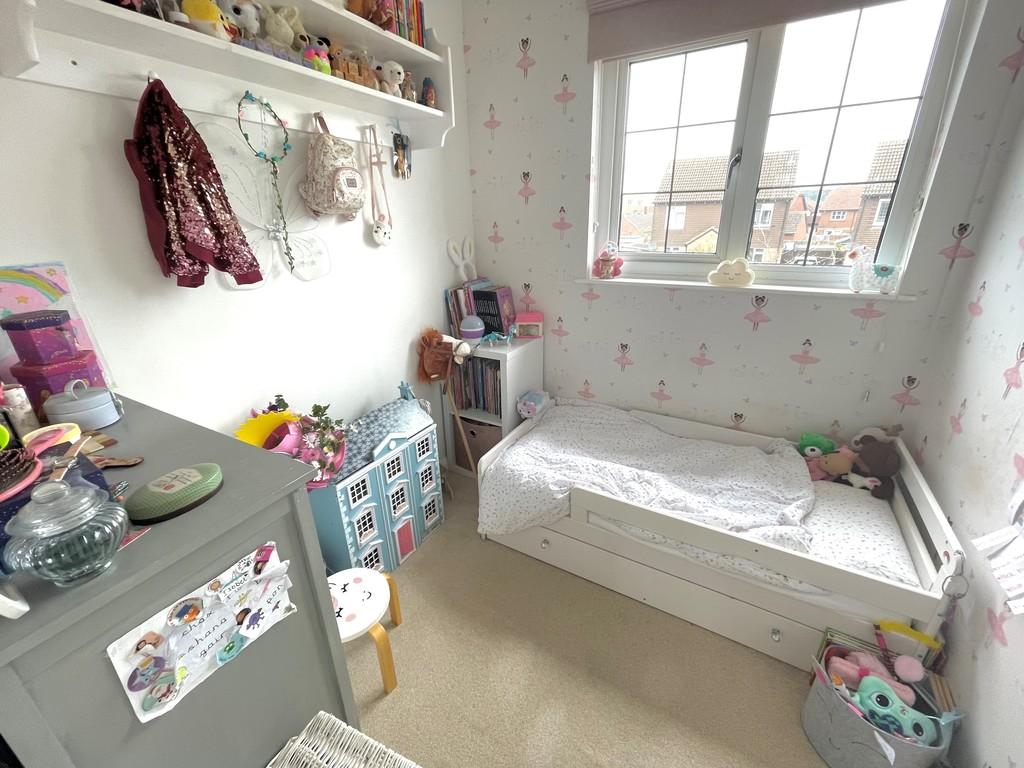 5 Compass Close Bed3