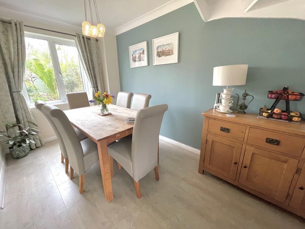 5 Compass Close Dining 1