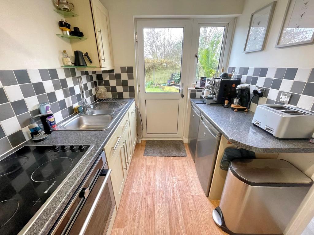 5 Compass Close Kitchen 1