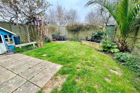5 Compass Close, Littlehampton, BN17 6SA