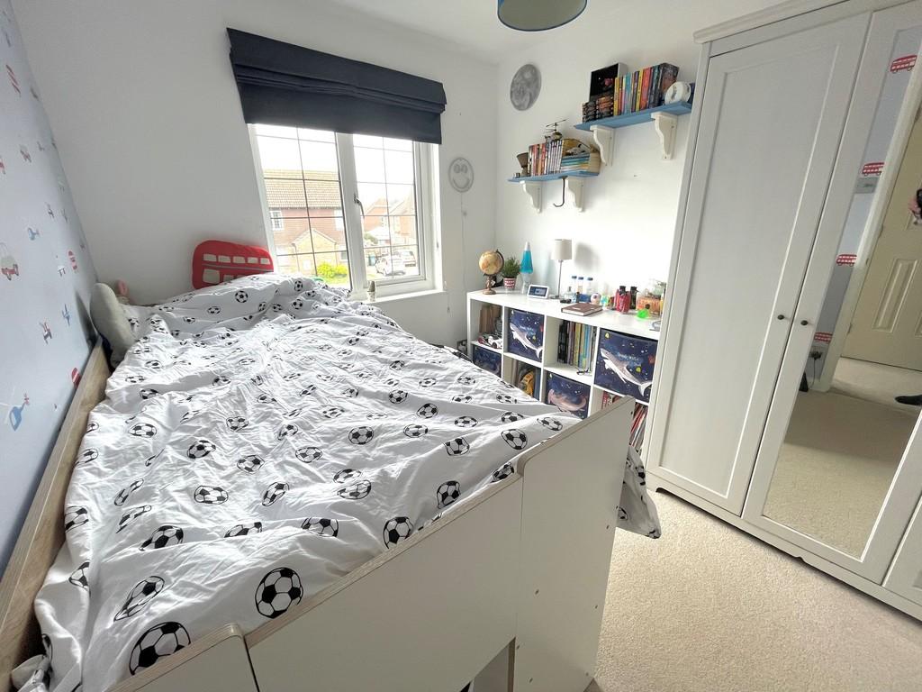 5 Compass Close Bed2 2
