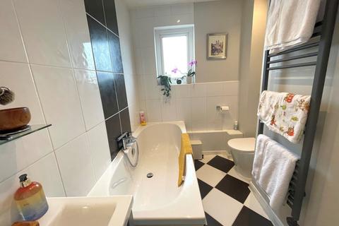 5 Compass Close, Littlehampton, BN17 6SA
