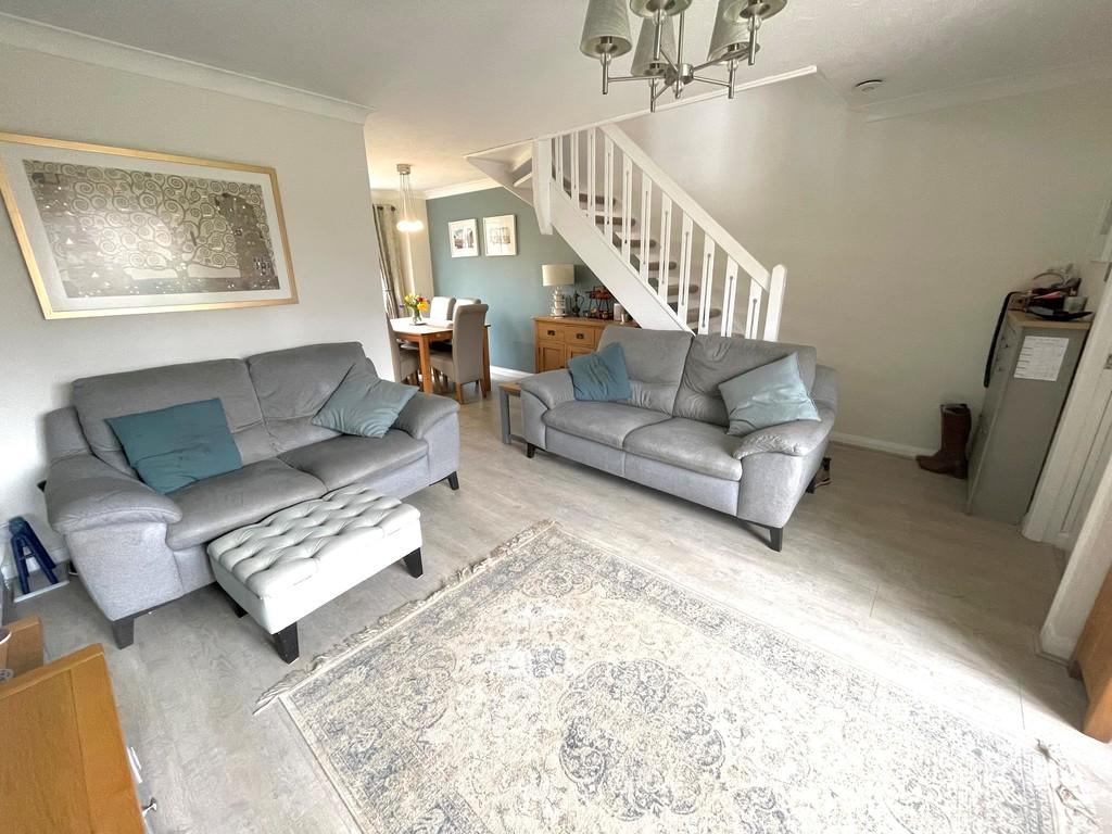 5 Compass Close Lounge 2