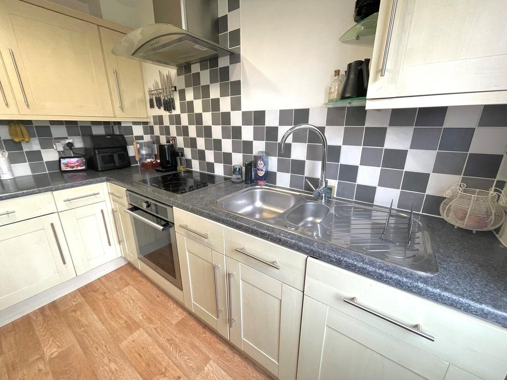 5 Compass Close Kitchen 2
