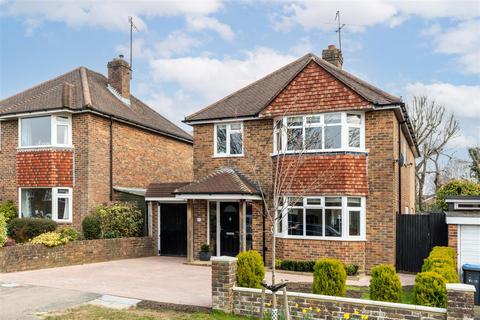 5 Ash Grove, Haywards Heath, RH16 4PZ