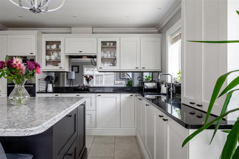 5 Ash Grove, Haywards Heath, RH16 4PZ