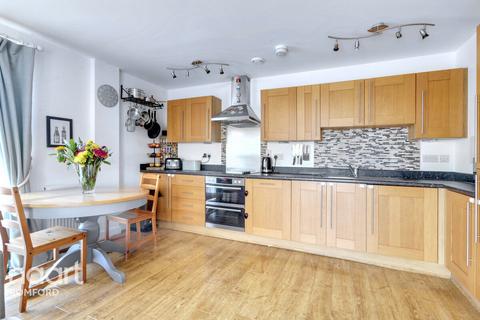 2 bedroom apartment for sale, Lux Building, Romford, RM7 0FN