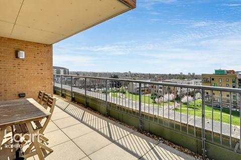 2 bedroom apartment for sale, Lux Building, Romford, RM7 0FN