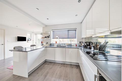 undefined, Magnaville Road, Bushey WD23