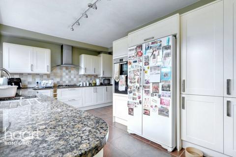 3 bedroom semi-detached house for sale, Seabrook Gardens, Romford, RM7 0EU