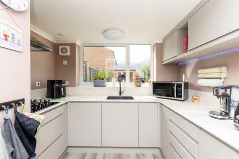 44 Chapel Wood, New Ash Green, Longfield, DA3 8RB