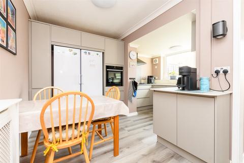 44 Chapel Wood, New Ash Green, Longfield, DA3 8RB