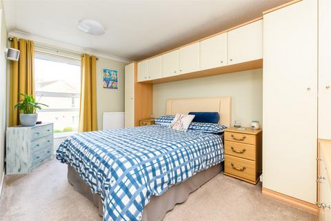 44 Chapel Wood, New Ash Green, Longfield, DA3 8RB