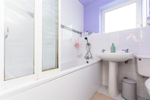 44 Chapel Wood, New Ash Green, Longfield, DA3 8RB