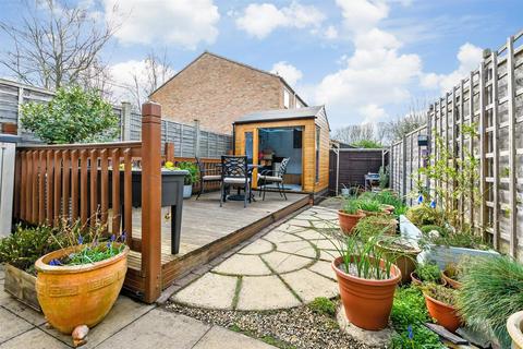 44 Chapel Wood, New Ash Green, Longfield, DA3 8RB