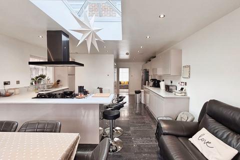 6 Westleigh Gardens, Edgware, HA8 5SG