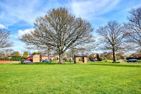 2 bedroom flat for sale, The Green, Daventry NN11