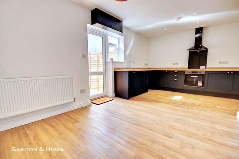 2 bedroom flat for sale, The Green, Daventry NN11