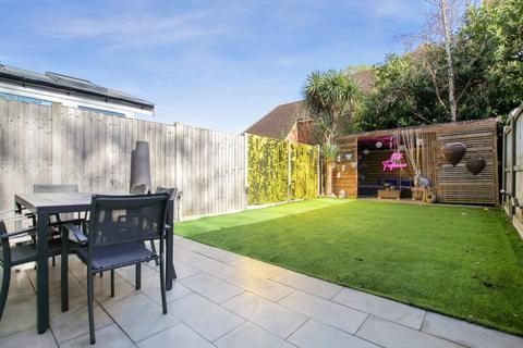 3 bedroom end of terrace house for sale, Abbey Drive, Bexley Park