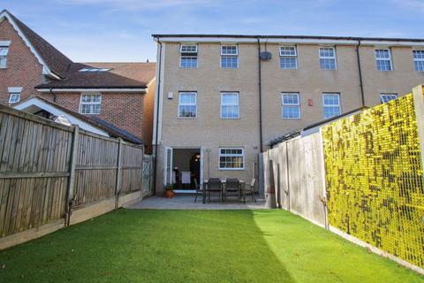 17 Abbey Drive, Dartford, DA2 7WP