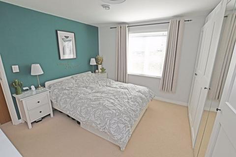 2 bedroom apartment for sale, Poynder Drive, Holborough Lakes