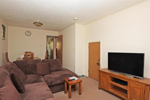 15 Rosamund Close, South Croydon, CR2 7EW