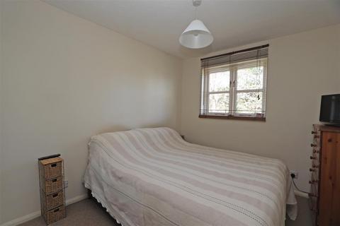 15 Rosamund Close, South Croydon, CR2 7EW