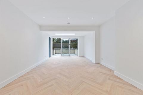 2 bedroom apartment for sale, Crossfield Road, Belsize Park, London NW3