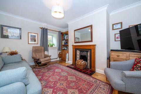 undefined, 3 Peacock Row, Church Street, Glentworth