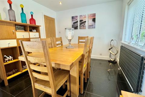 3 Beacon Heights, Braunton, EX33 2HY