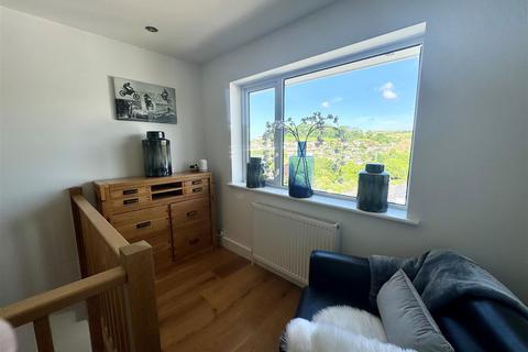 3 Beacon Heights, Braunton, EX33 2HY