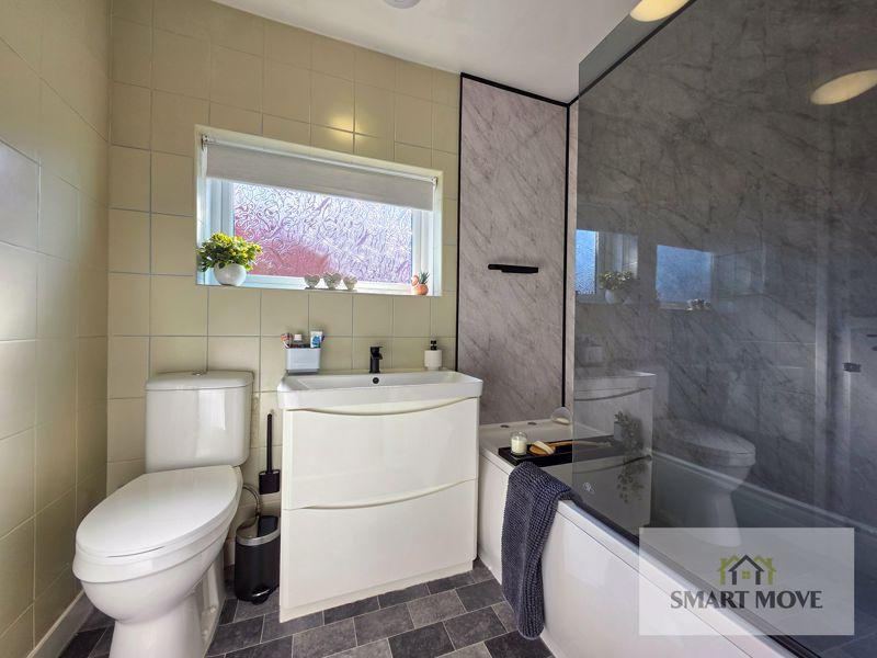 Bathroom (Ground...