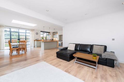 6 Forest Way, Ashtead, KT21 1JL