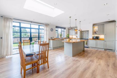 6 Forest Way, Ashtead, KT21 1JL
