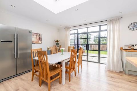 6 Forest Way, Ashtead, KT21 1JL