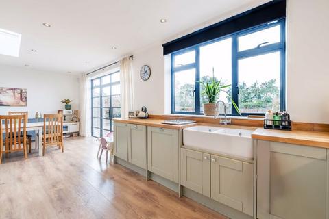 6 Forest Way, Ashtead, KT21 1JL
