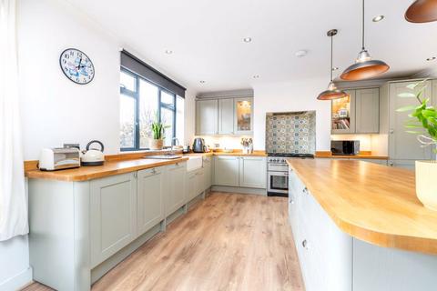 6 Forest Way, Ashtead, KT21 1JL