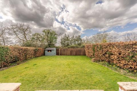 6 Forest Way, Ashtead, KT21 1JL