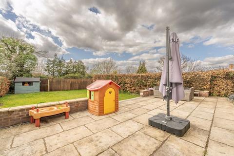 6 Forest Way, Ashtead, KT21 1JL